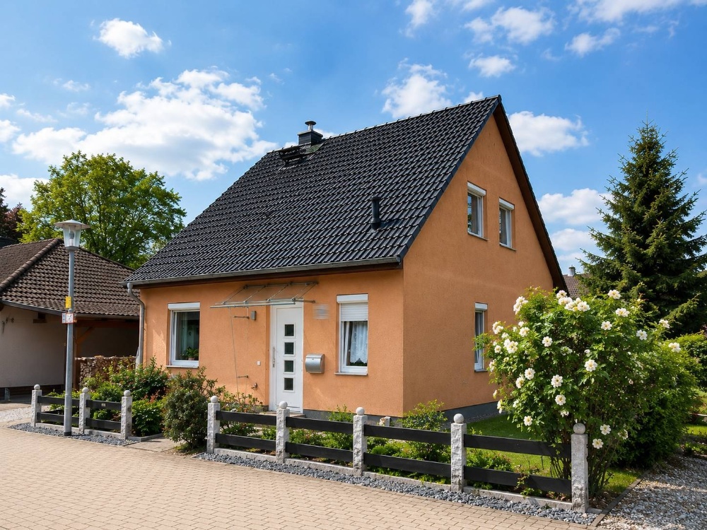 Hausansicht mit Eingangsbereich