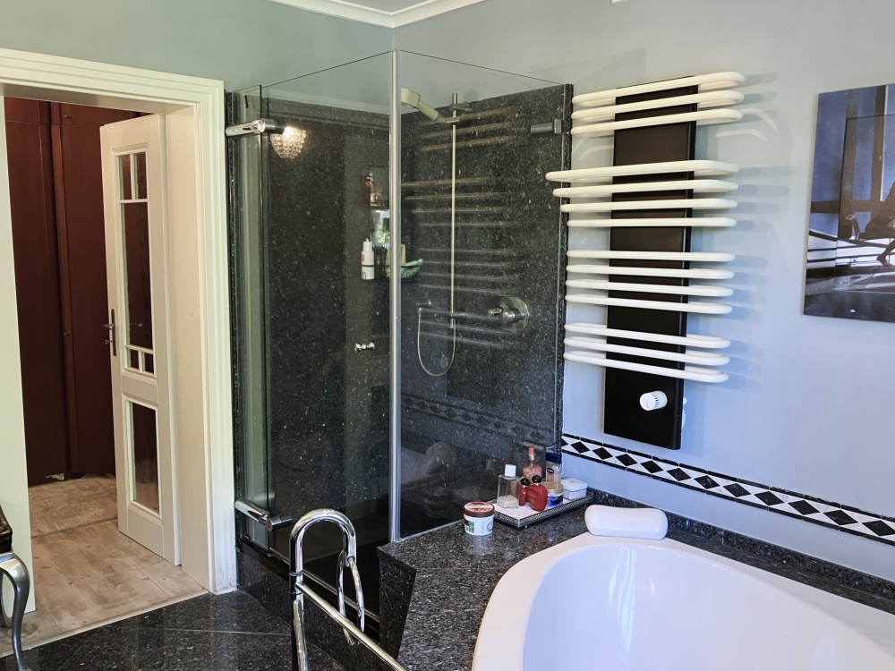 Wanne und Dusche