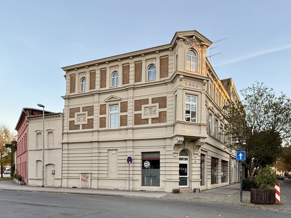 Denkmalgeschütztes Wohn- und Geschäftshaus