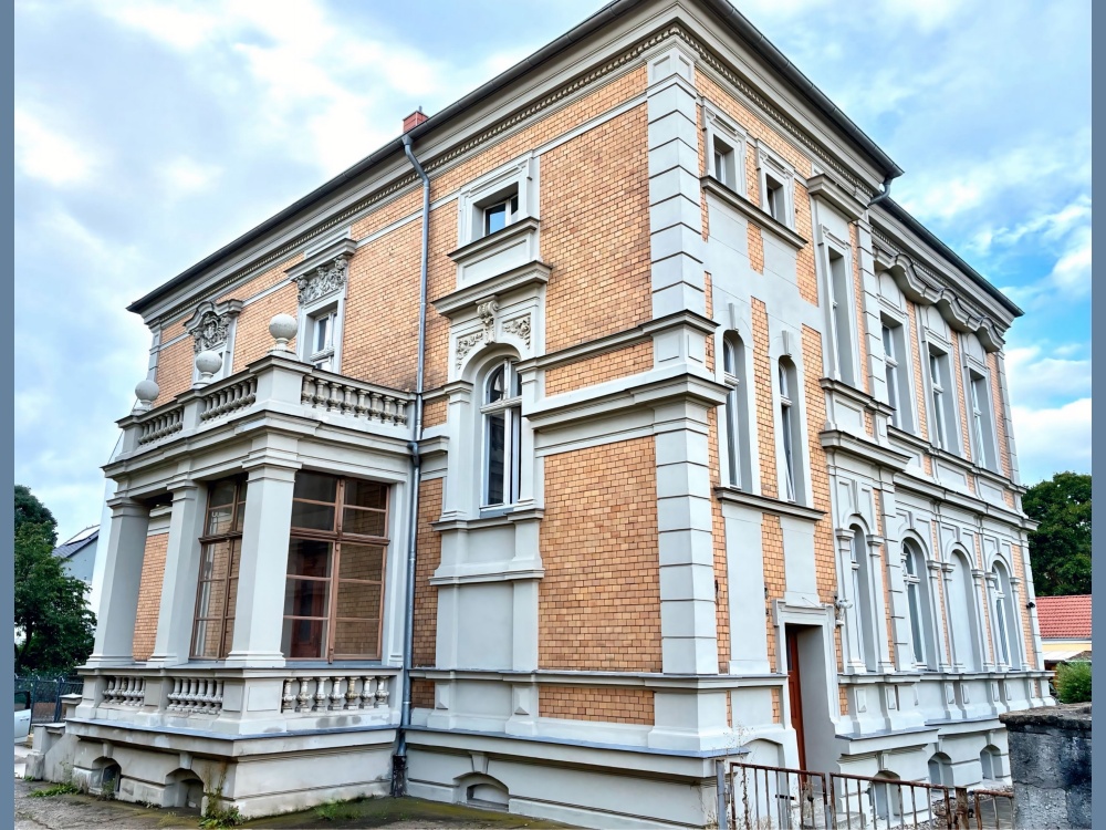 Eingang und Rückseite