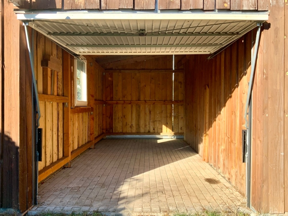 Garage im rückwärtigen Gartenteil