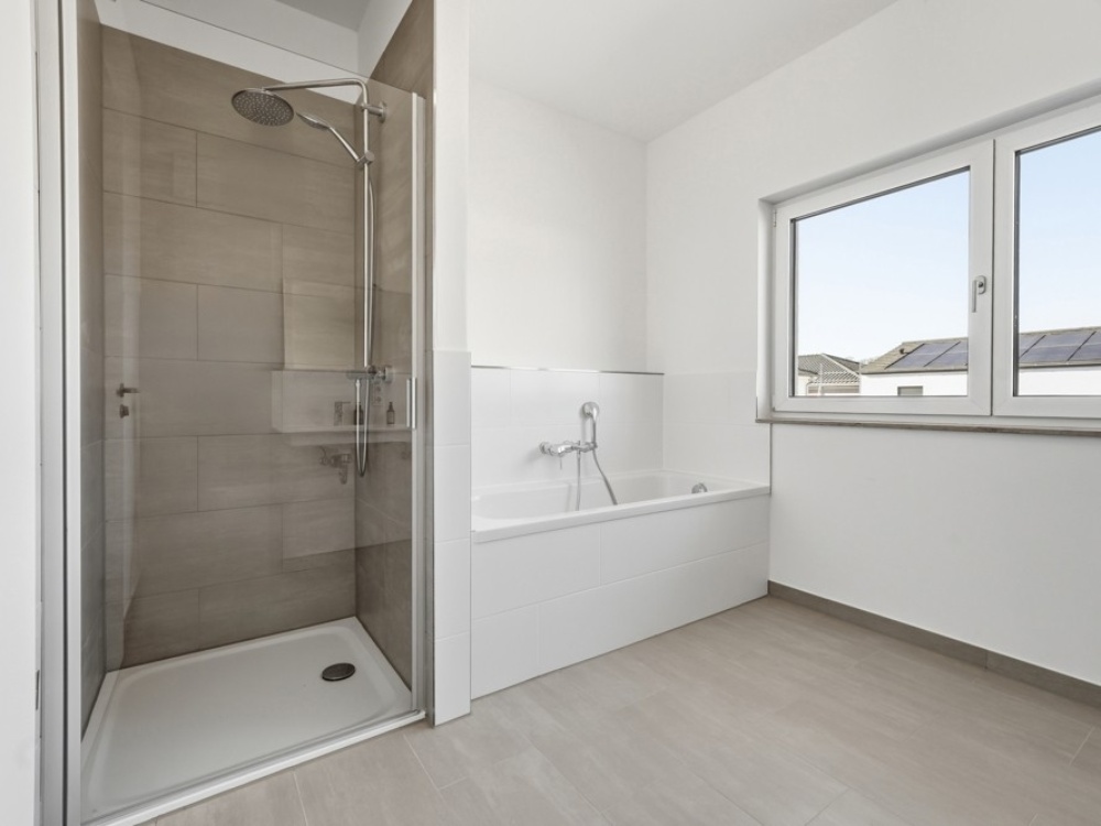 Wannenbad mit Dusche