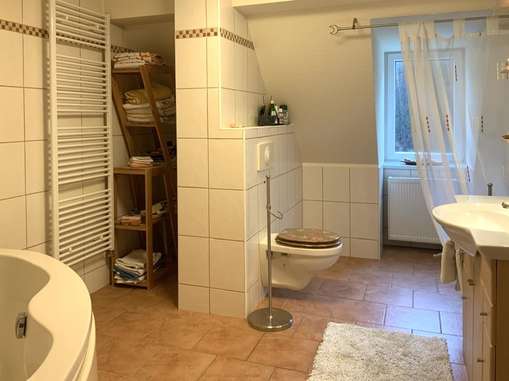Badezimmer im Obergeschoss