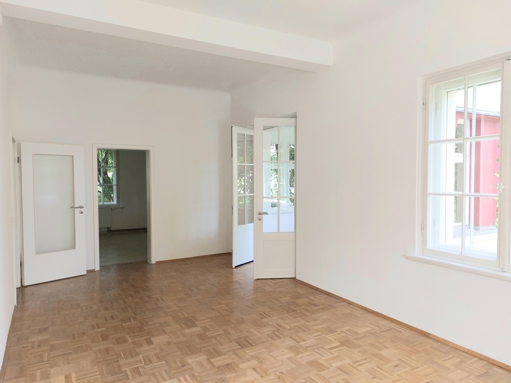 Wohnzimmer mit Zugang zum Wintergarten