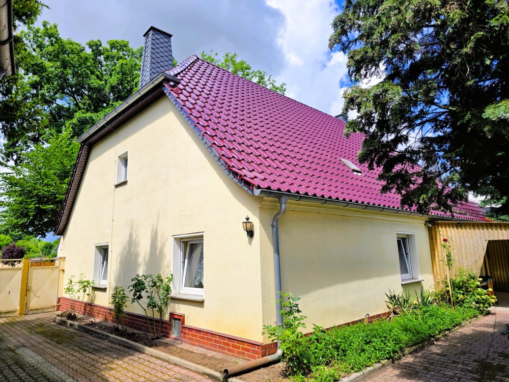 Stirnseite mit Einfahrt