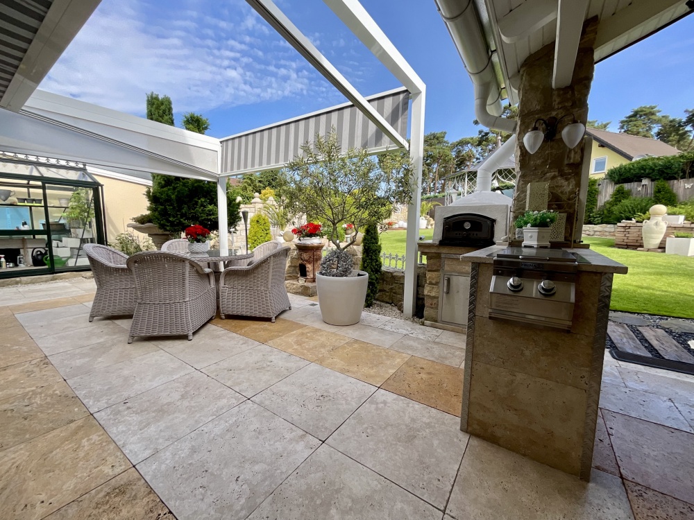 Terrasse mit Außenküche