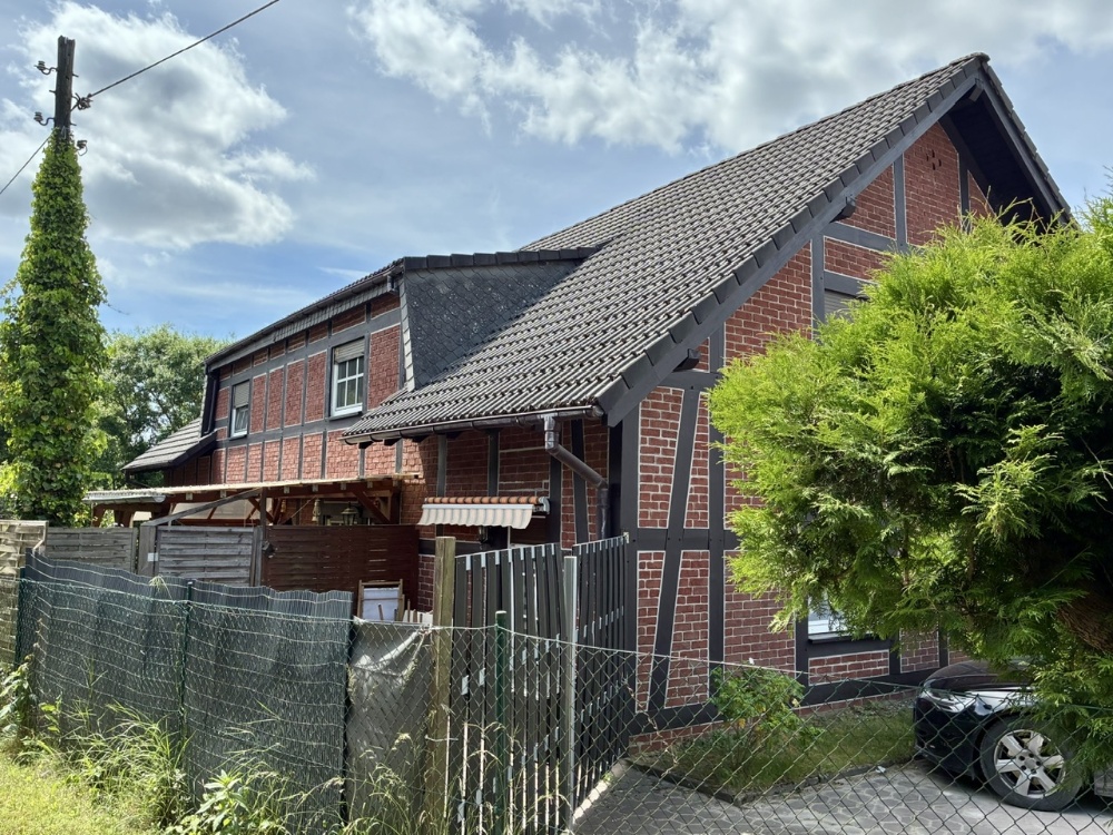 seitlicher Blick zum Haus