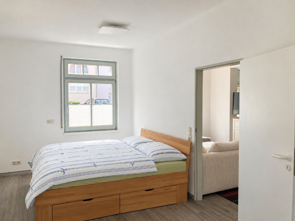 geräumiges Schlafzimmer