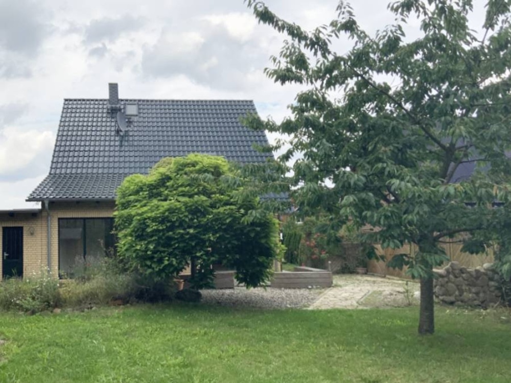 sehr großer Garten