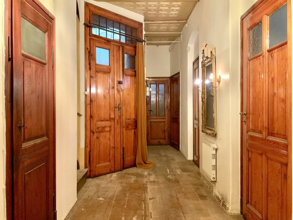 Historische Holztüren aus dem Baujahr