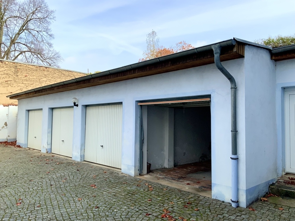 Garagen im Innenhof