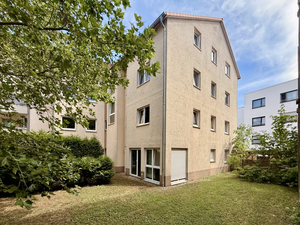 Rückansicht Wohnhaus und Terrasse