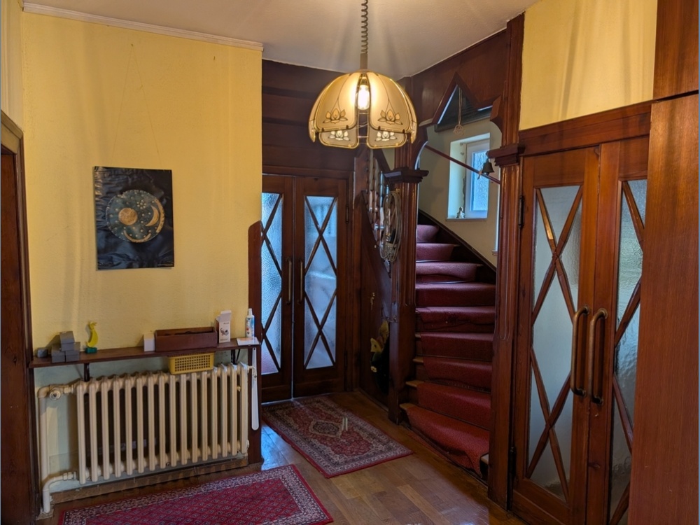 Flur und Treppe