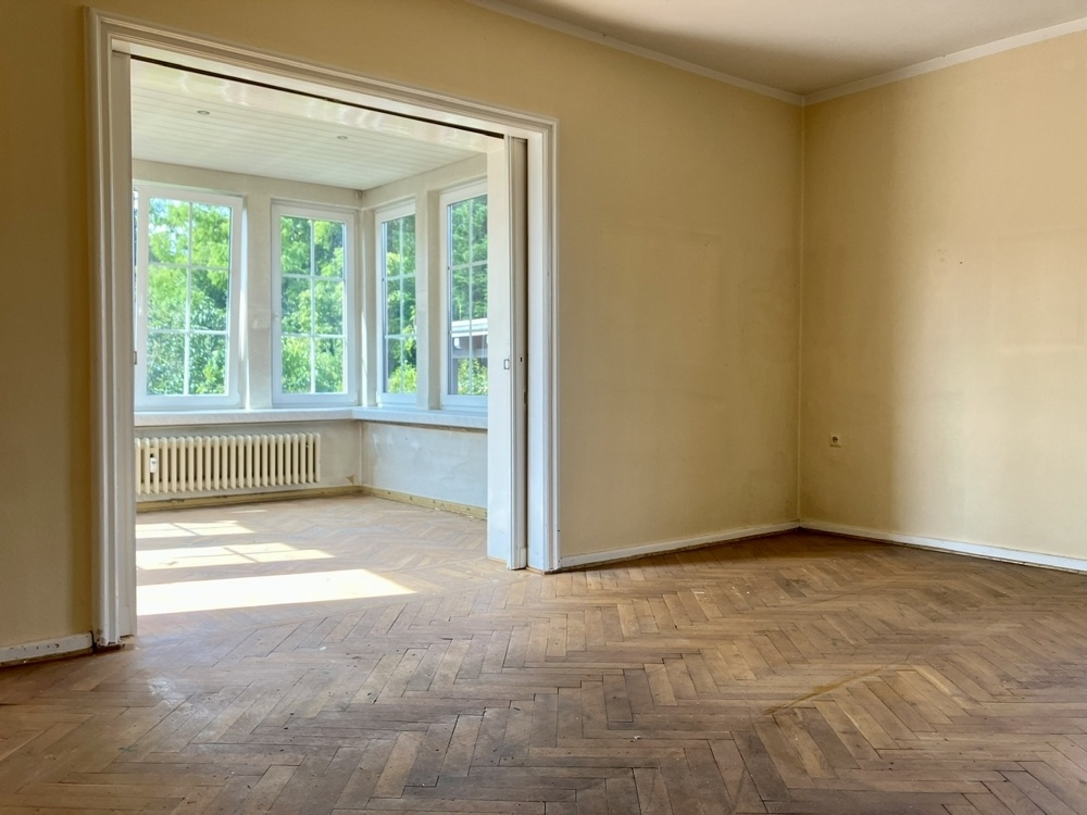 Wohnzimmer mit Blick zum Wintergarten