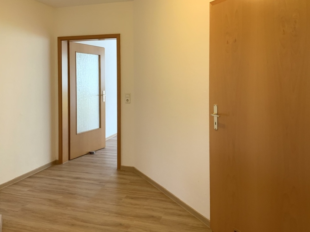 Flur mit Blick zum Wohnzimmer