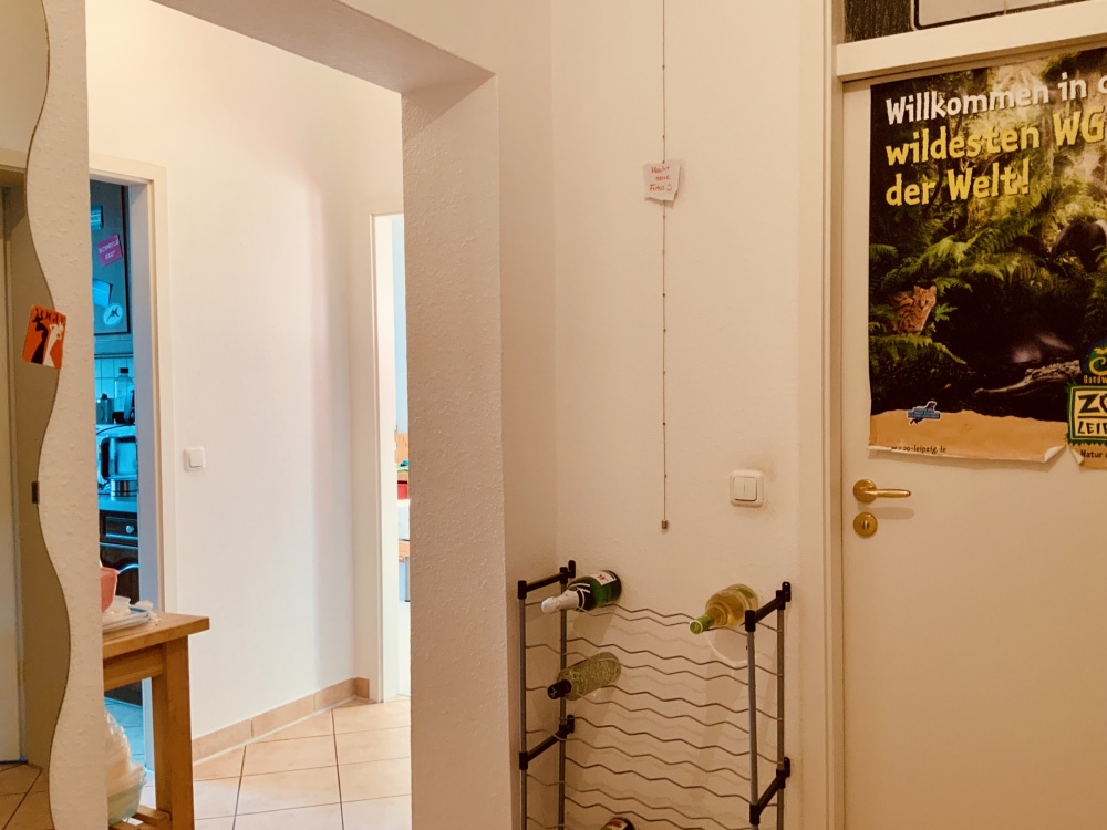 Flur mit Zugang zur Küche