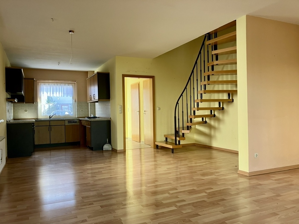 Blick zur Küche und Treppe Erdgeschoss