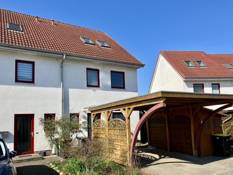 seitliche Hausansicht