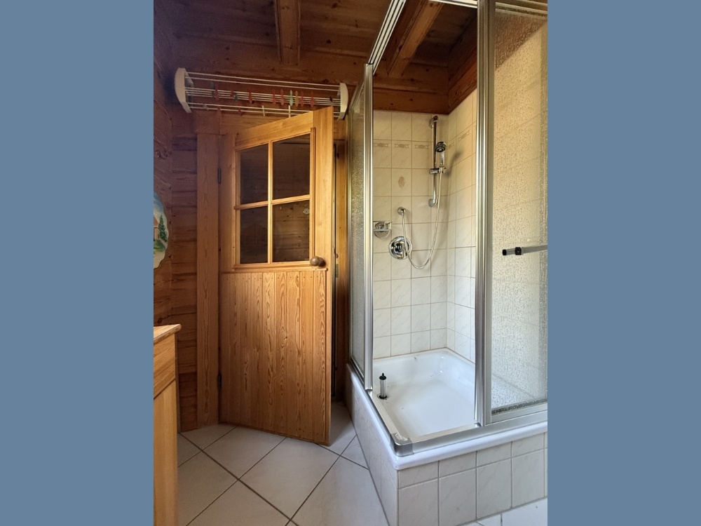 Zugang Sauna mit Dusche