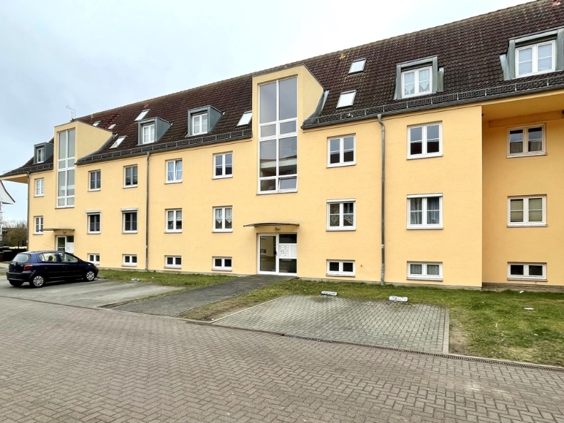 Wohnhaus und Stellplätze