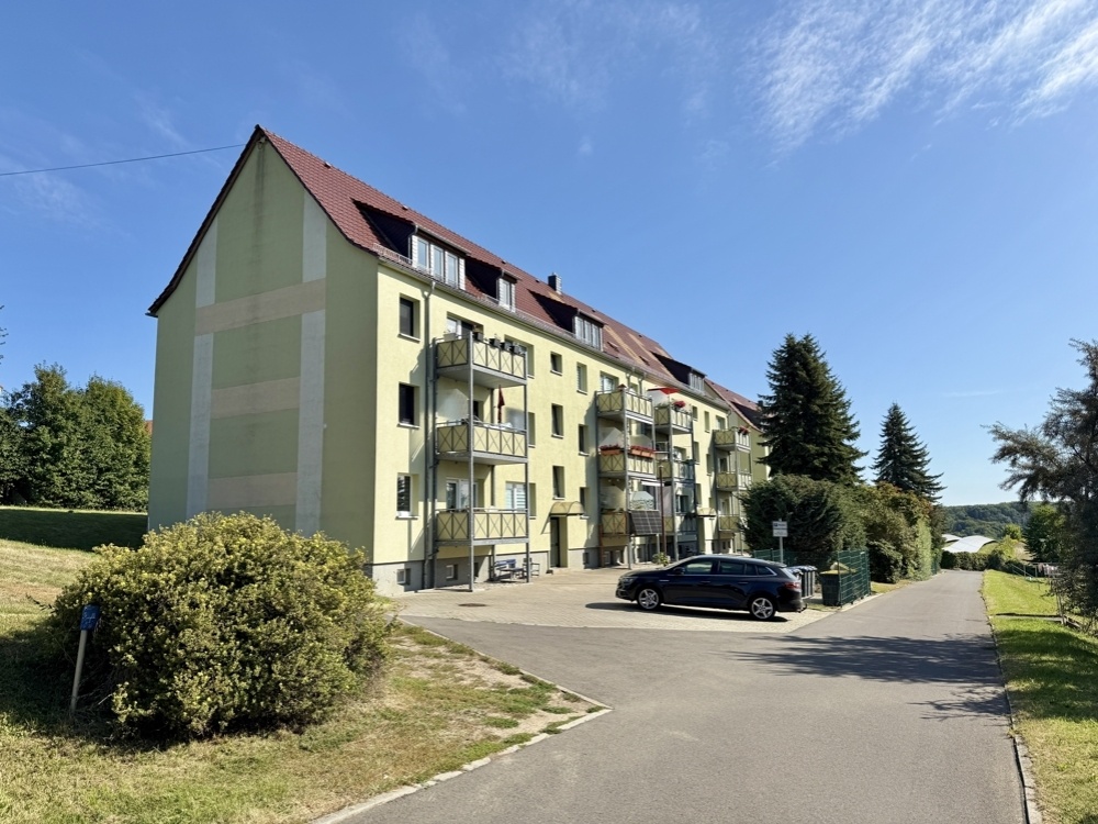 Wohnblock mit Balkonen