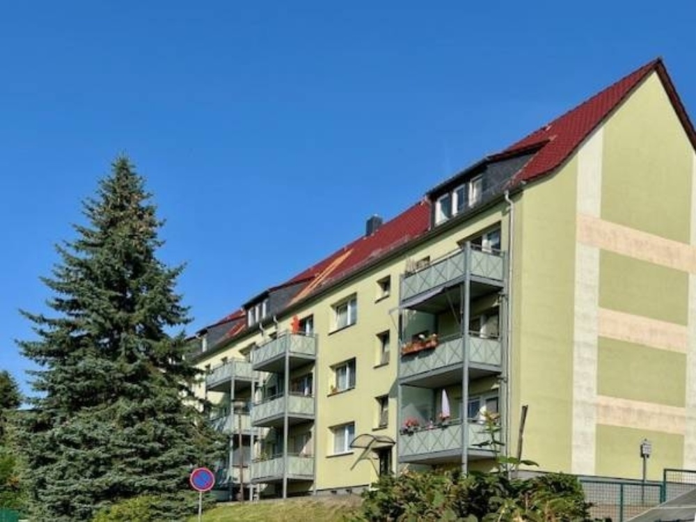 Seitenansicht Haus mit Balkon