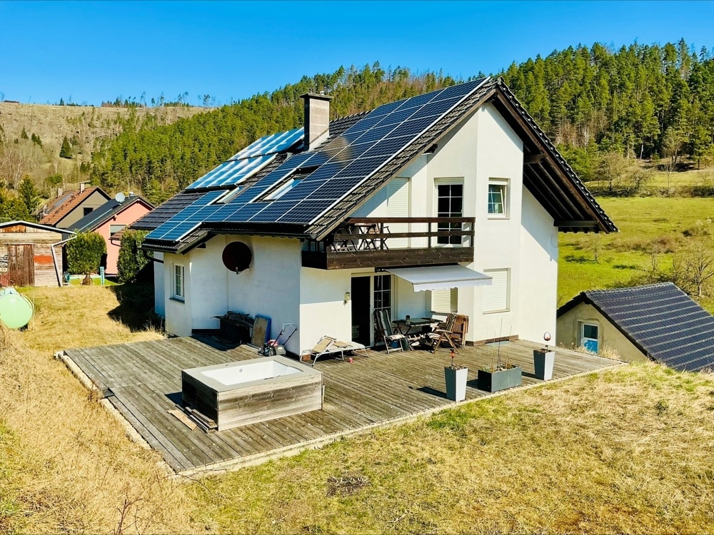 Haus- und Terrassenansicht