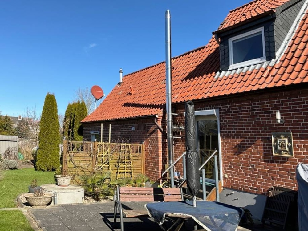 Ein Blick von der Terrasse in Richtung des Garten