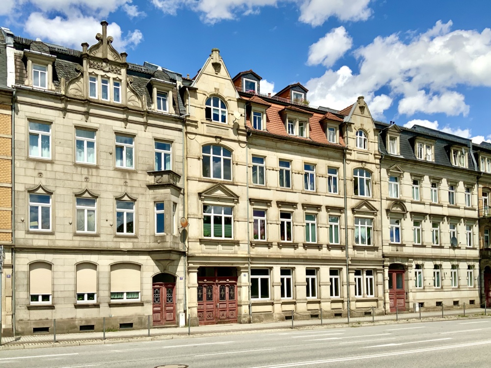 Straßenansicht in Richtung Osten