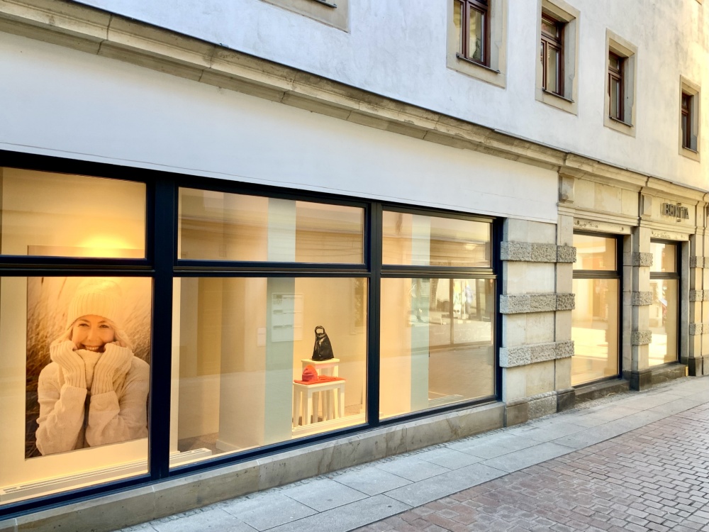 Umlaufende Schaufensterfronten