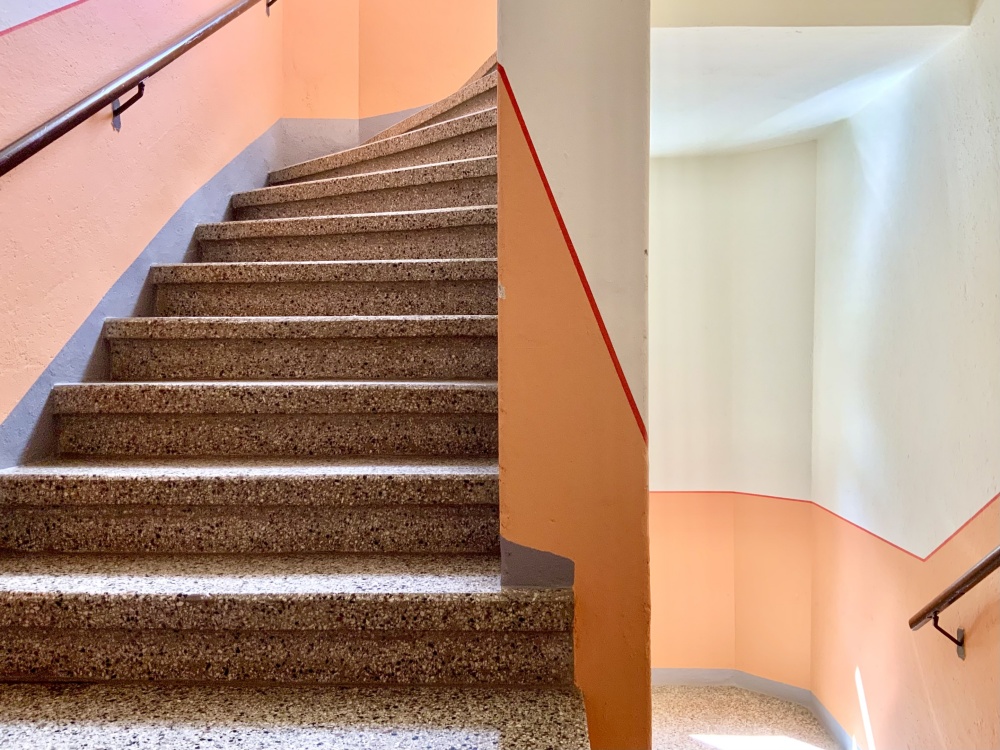 Geräumige Treppenhäuser