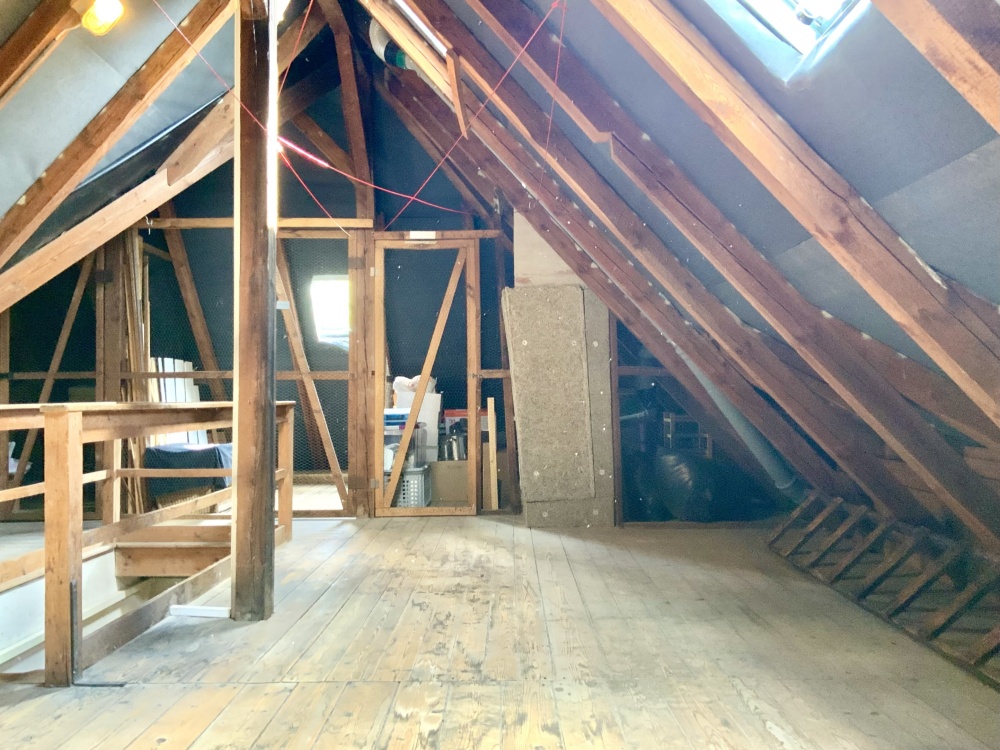 Stauraum im Dachboden