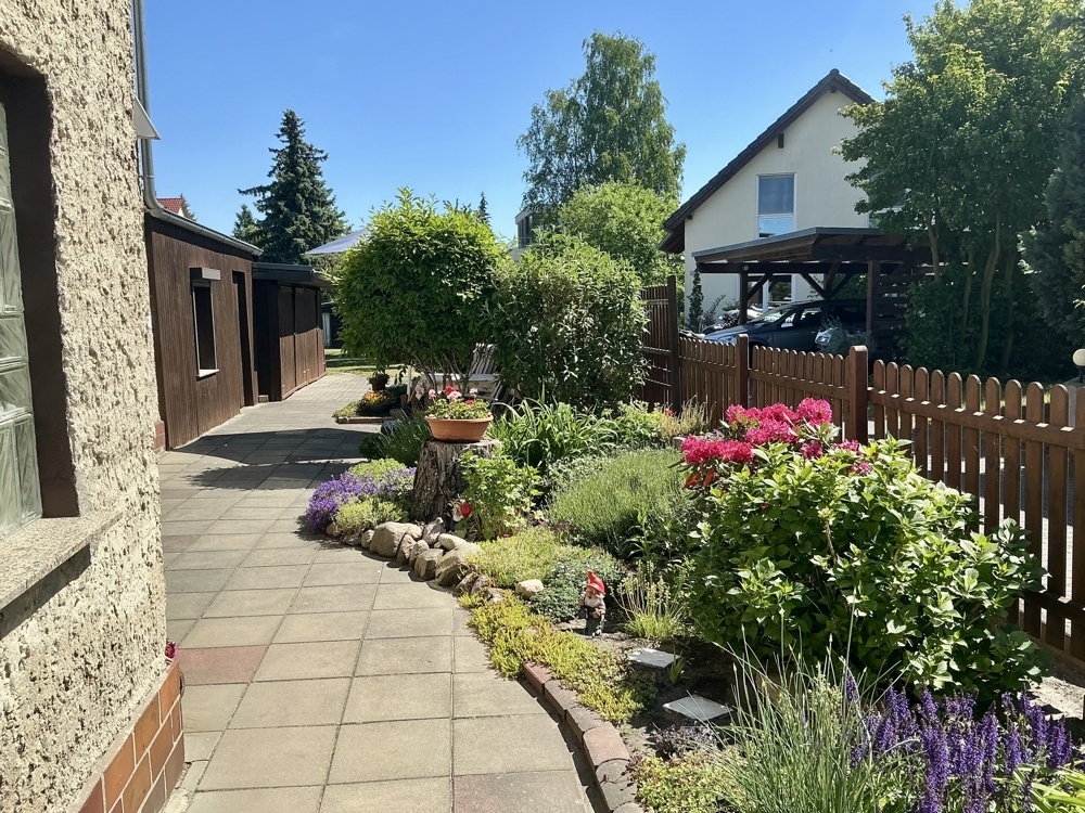 Garten seitlich