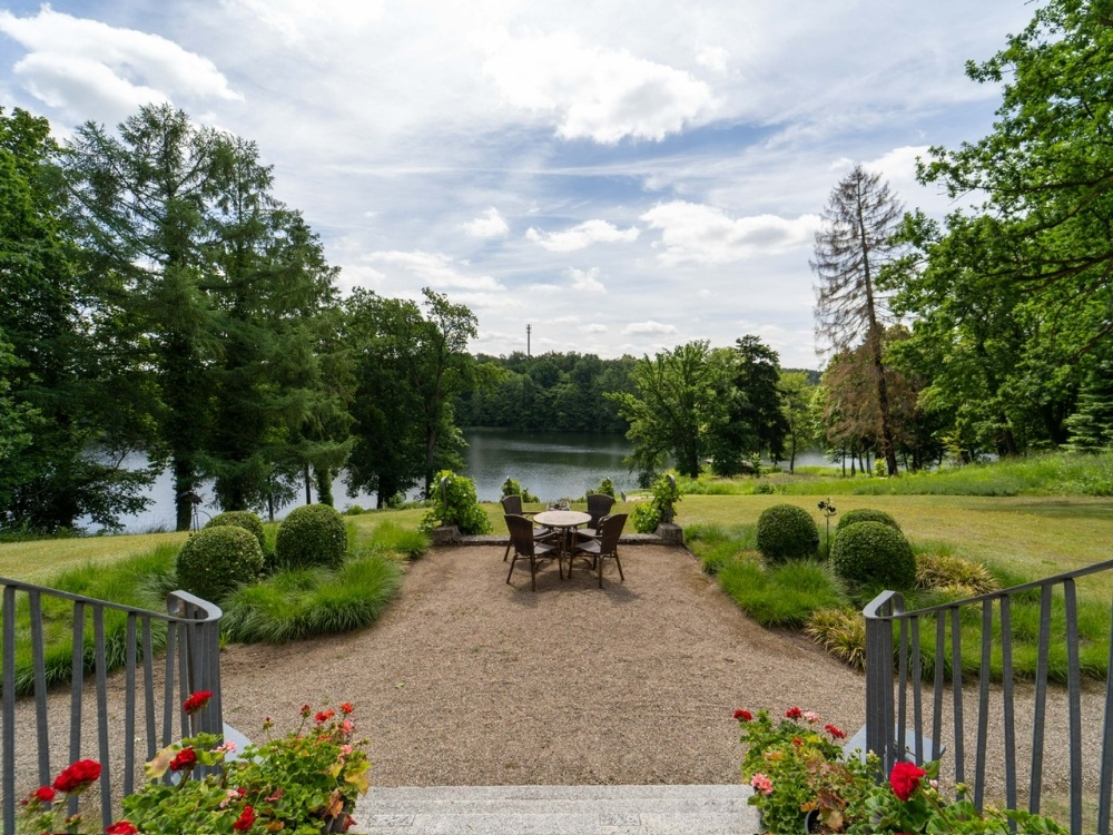 Blick von der Terrasse zum See