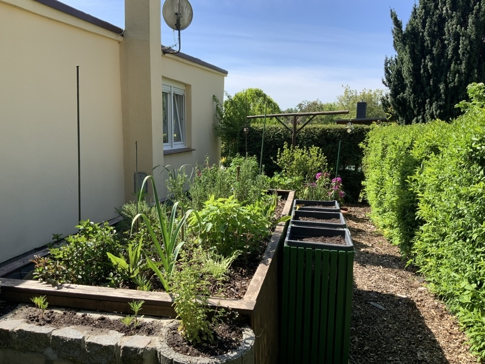 Garten giebelseitig