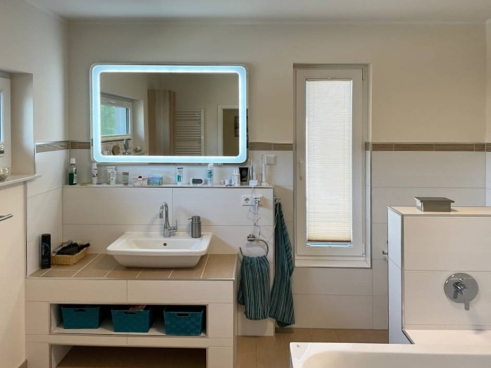 Badezimmer hell und freundlich