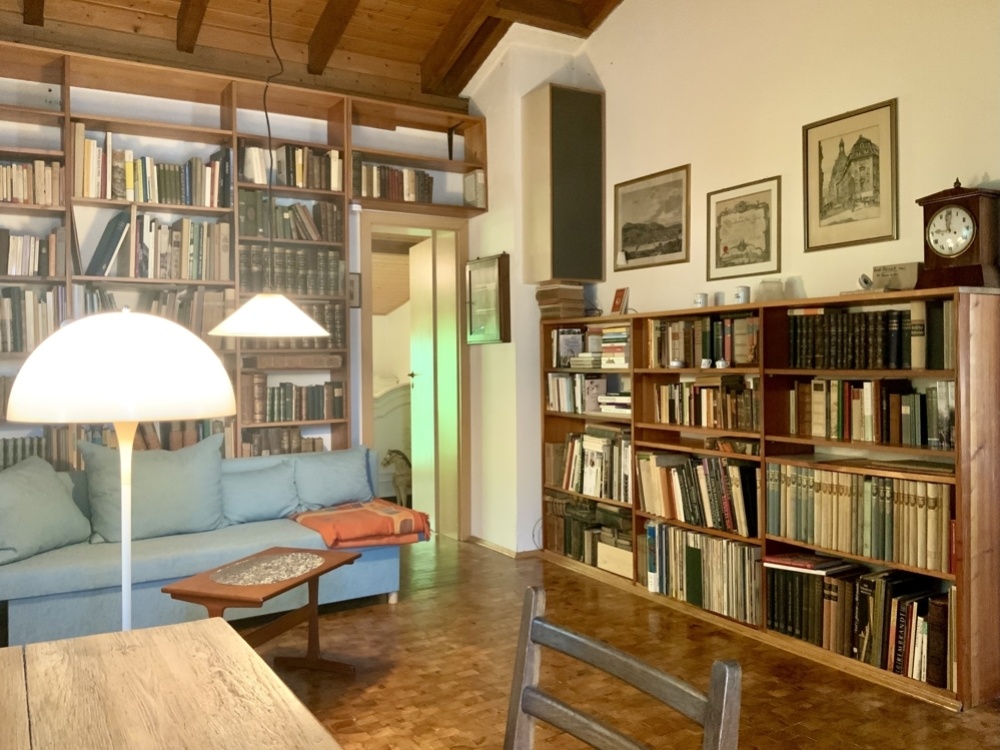 Über die Bibliothek zum Schlafzimmer