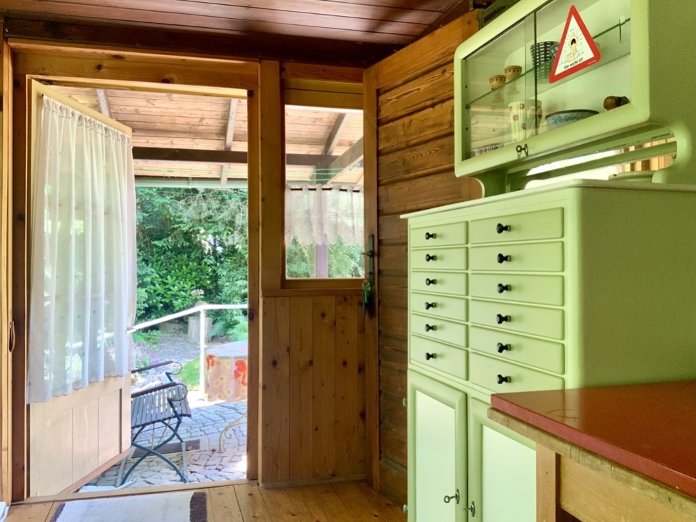 Teilverglaste Veranda mit Küche