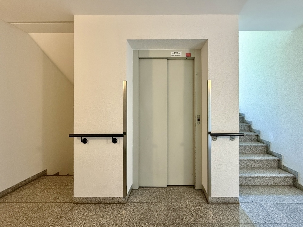 Zugang Aufzug