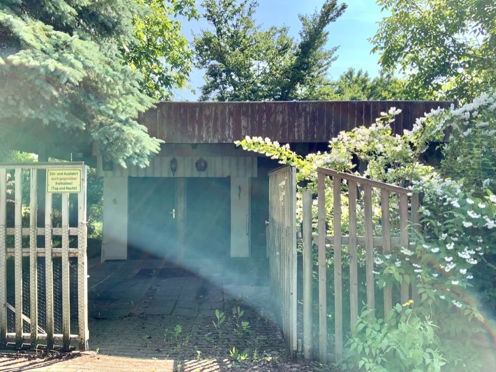 Einfahrt zum Grundstück