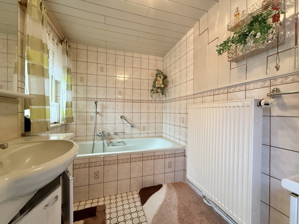 Bad mit Wanne
