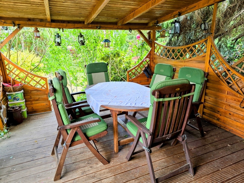 Sitzecke Gartenhäuschen