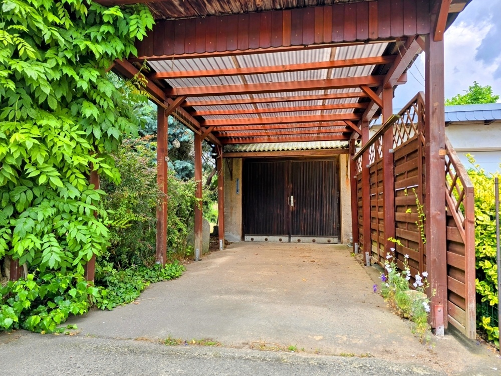 Garage mit Carport