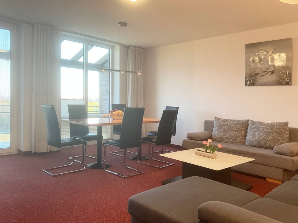 heller und freundlicher Wohn-/Essbereich