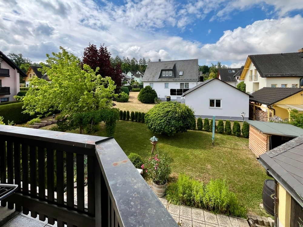 Balkon mit Blick in den Garten