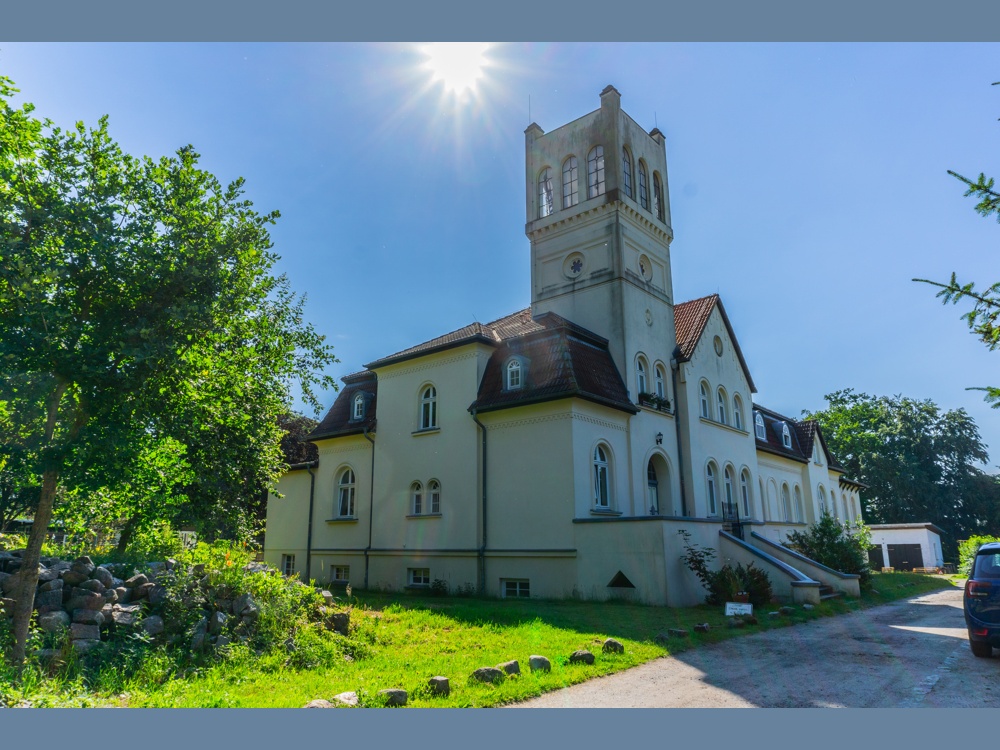 Gutshaus Straßenseitig