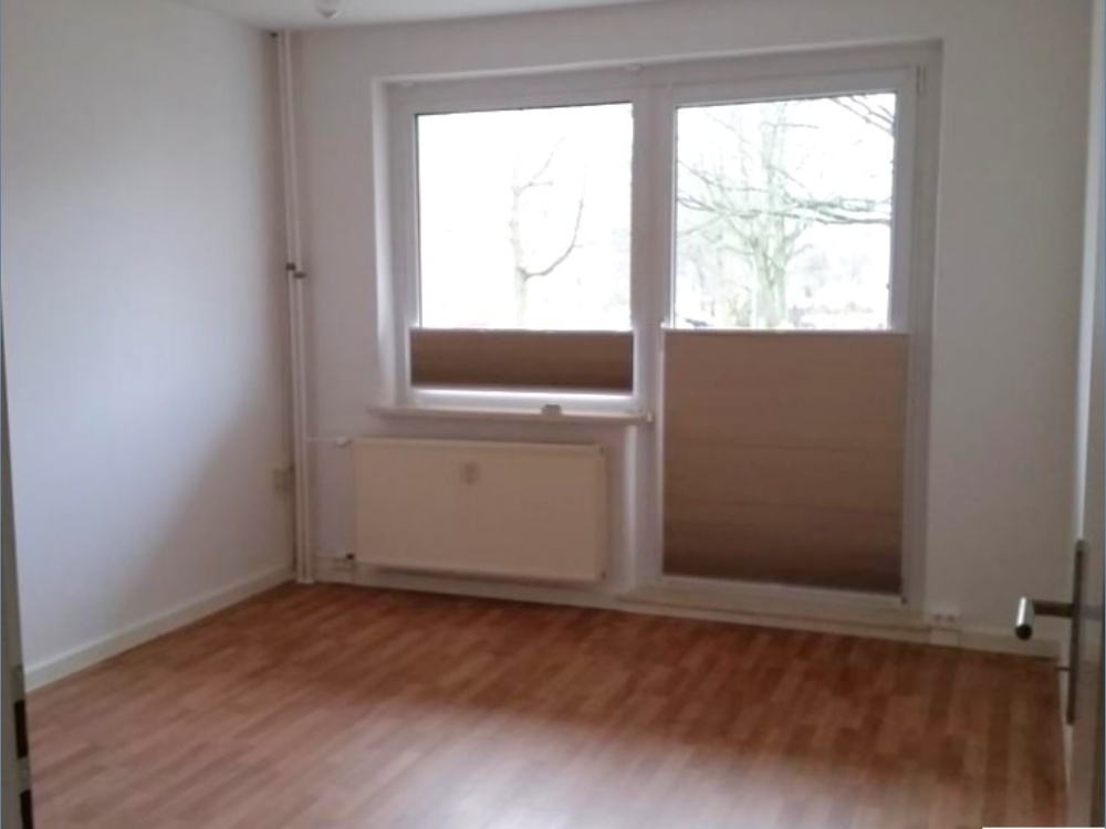 Zimmer mit Zugang zum Balkon (Stand 2017)