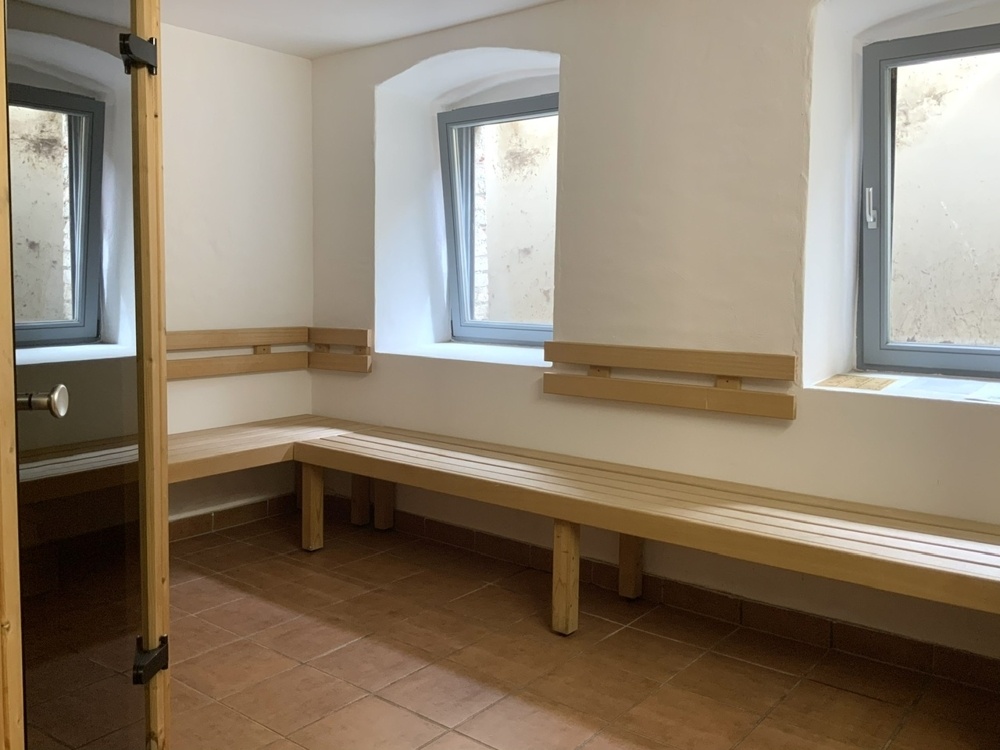 Sauna und Ruheraum im Keller