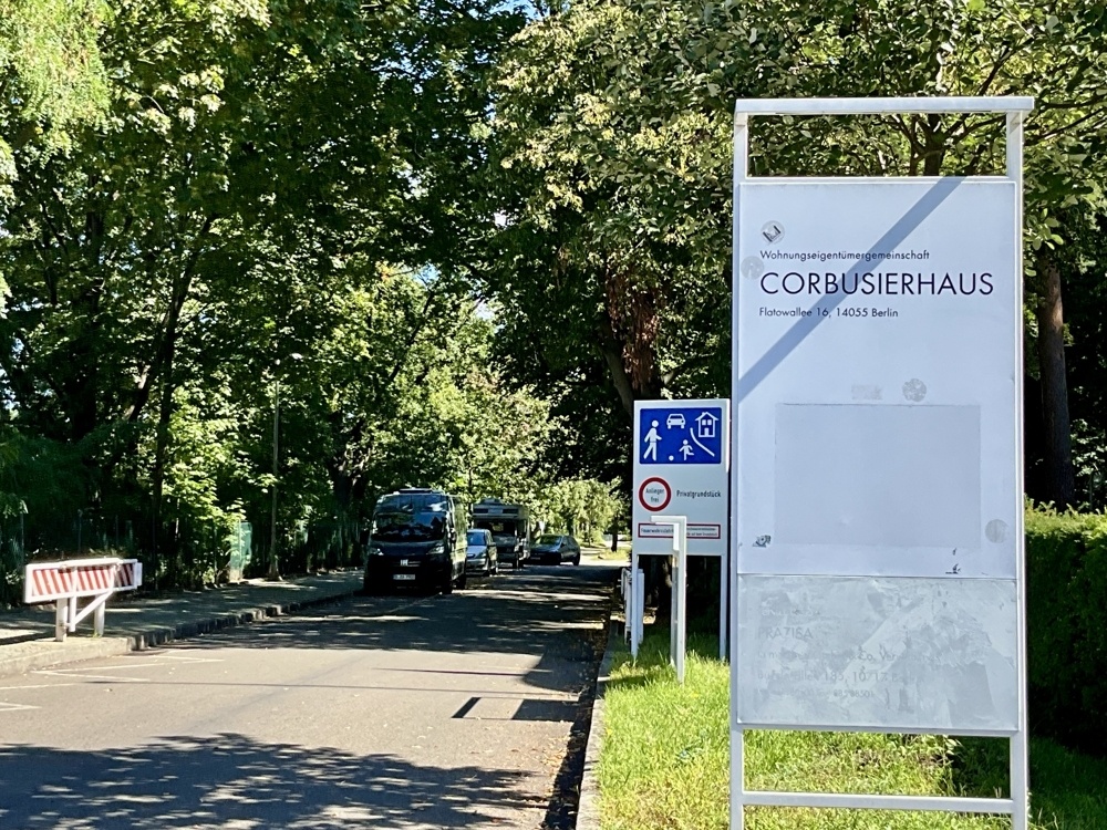 Zufahrt zum Corbusierhaus