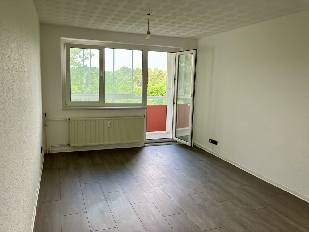 Wohnzimmer mit Balkon